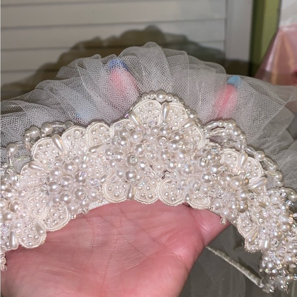 David’s bridal 2 teir veil and headpiece - Picture 8 of 12